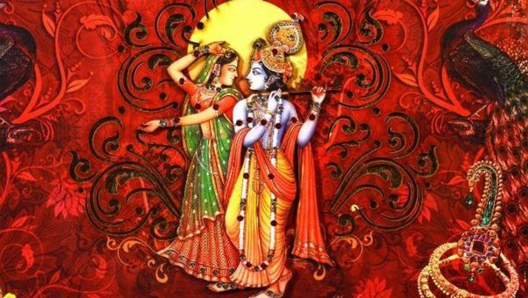 Der Krishna-Gott wird oft mit blauer Haut, als Zeichen des unendlichen Bewusstseins des Universums und mit gelber Kleidung, die die Erde symbolisiert, dargestellt. Als Gott der Kuhhirten ist er meist als junger Hirte mit einer Flöte zu sehen - oft mit seiner Gefährtin Radha.