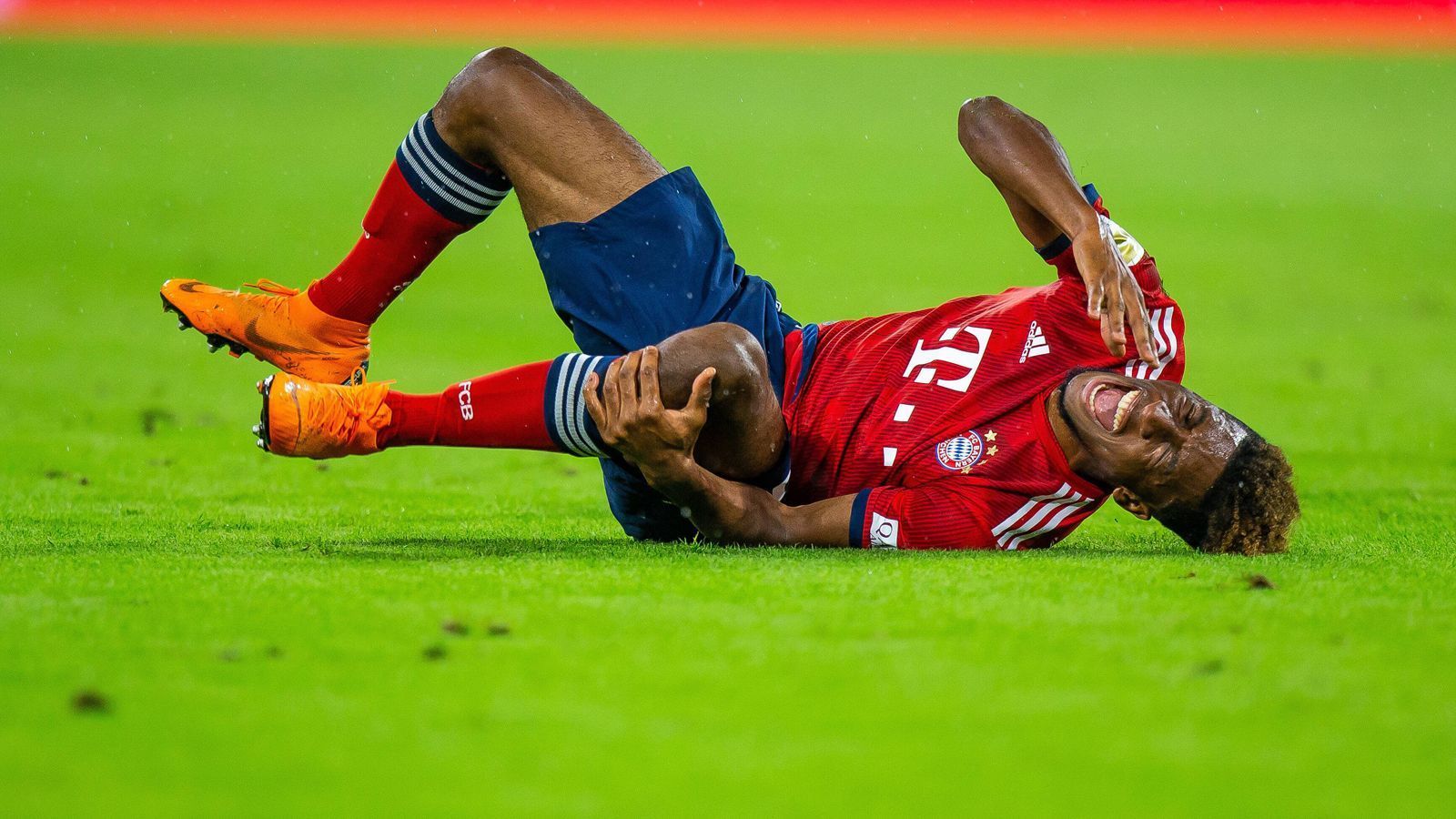 
                <strong>Kingsley Coman (FC Bayern München)</strong><br>
                Coman mit wenig Platz am Anfang, kommt selten über seine rechte Seite durch, provoziert aber immer wieder Fouls. Riesenchance in der 36. Minute, als er mit einem Übersteiger Vogt stehen lässt, aber das Tor nicht macht. Nach einem Foul von Schulz verletzt ausgewechselt. ran-Note: 3
              