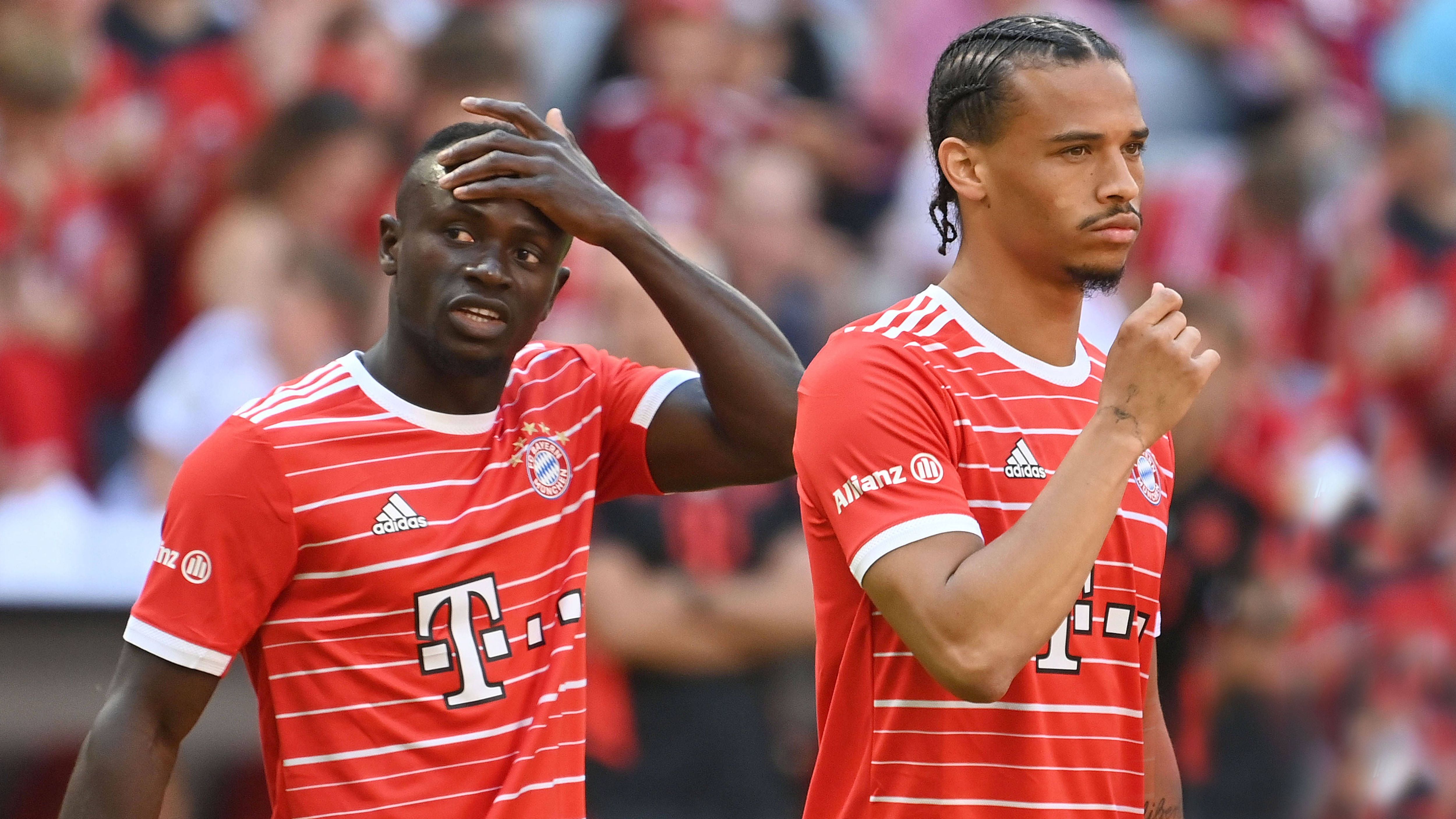 <strong>Sadio Mane (FC Bayern)</strong> <br>Der Negativ-Höhepunkt folgte nach der 0:3-Niederlage im Viertelfinal-Hinspiel der Champions League gegen Manchester City, als er Leroy Sane nach der Partie in der Kabine mit der Faust ins Gesicht schlägt. Im Sommer 2023, nach nur einem Jahr beim deutschen Rekordmeister, wechselte Mane zu Al-Nassr nach Saudi-Arabien.