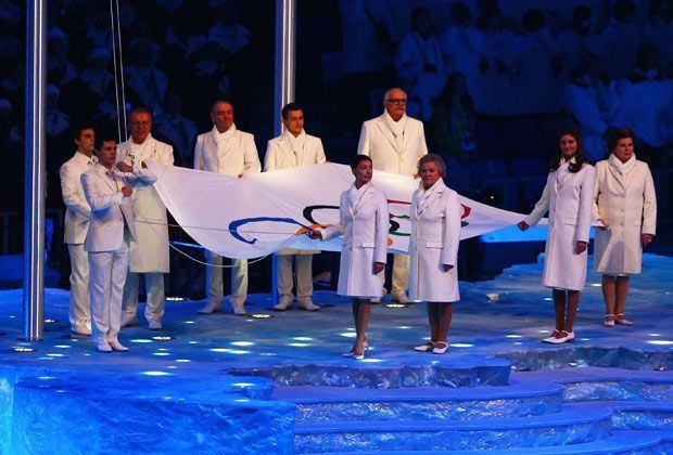 
                <strong>Flagge zeigen</strong><br>
                Die Flagge mit den fünf Ringen wird aufgehängt und Putin hat seinen großen Auftritt . Um 22:26 Uhr russischer Zeit eröffnet der Präsident die 22. Olympischen Winterspiele.
              