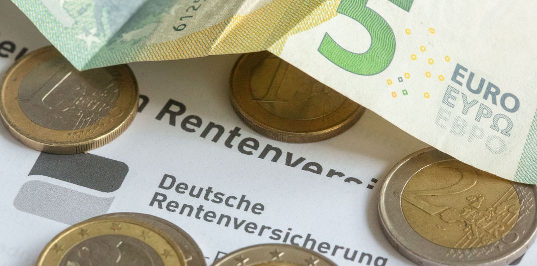 Die Rente bleibt in Deutschland ein großes Thema. Immer mehr Rentner:innen fallen unter die Armutsgrenze.
