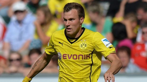 
                <strong>Kevin Großkreutz</strong><br>
                Kevin Großkreutz schaffte erst bei seiner Rückkehr nach Dortmund den Durchbruch. Schon in der Jugend kickte der Verteidiger bei der Borussia. Als 14-Jähriger wechselte er zu Rot-Weiss Ahlen. Dort durchlief Großkreutz die U-Mannschaften bis hin zu den Profis, ehe er 2009 wieder das schwarz-gelbe Trikot überstreifen durfte. In Dortmund entwickelte sich Großkreutz zum Identifikationsfigur und Nationalspieler.
              