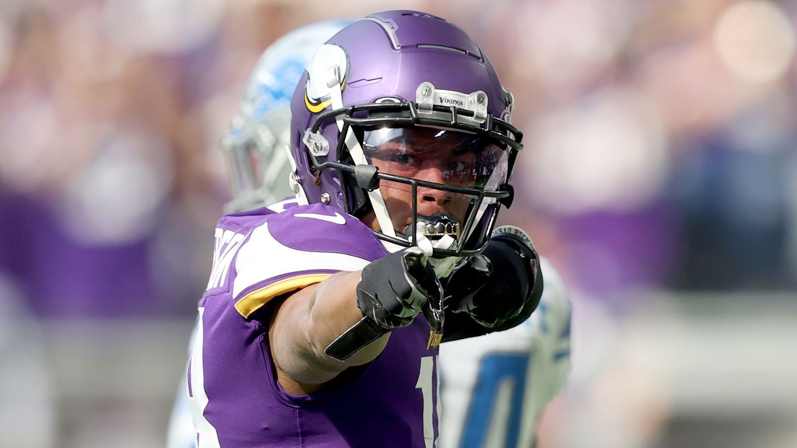 
                <strong>Justin Jefferson (Minnesota Vikings)</strong><br>
                Draftposition: Runde 1/Pick 22 (2020) -Spiele: 21 -Wichtigste Statistiken: 1.862 Receiving Yards, zehn Touchdowns -Auszeichnungen/Erfolge: Pro Bowl (2020), Second-Team All-Pro (2020), CFP National Champion (2019)
              