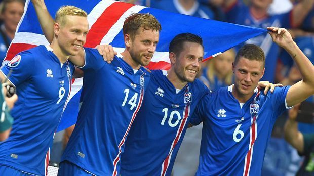 
                <strong>Island (neun Sperren drohen)</strong><br>
                Island: Kari Arnason, Birkir Bjarnason, Johann Gudmundsson, Aron Gunnarsson, Hannes Halldorsson, Birkir Saevarsson, Kolbeinn Sigthorsson, Gylfi Sigurdsson und Ari Skulason gehen vorbelastet in die Viertelfinal-Partie gegen Island und drohen somit in einem möglichen Halbfinale auszufallen.
              