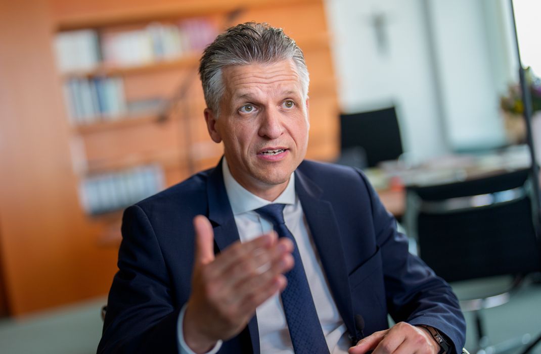 Kanzleramtsminister Frei (Bild) mahnt in der Debatte um ein mögliches AfD-Verbot zur Vorsicht. (Archivbild)
