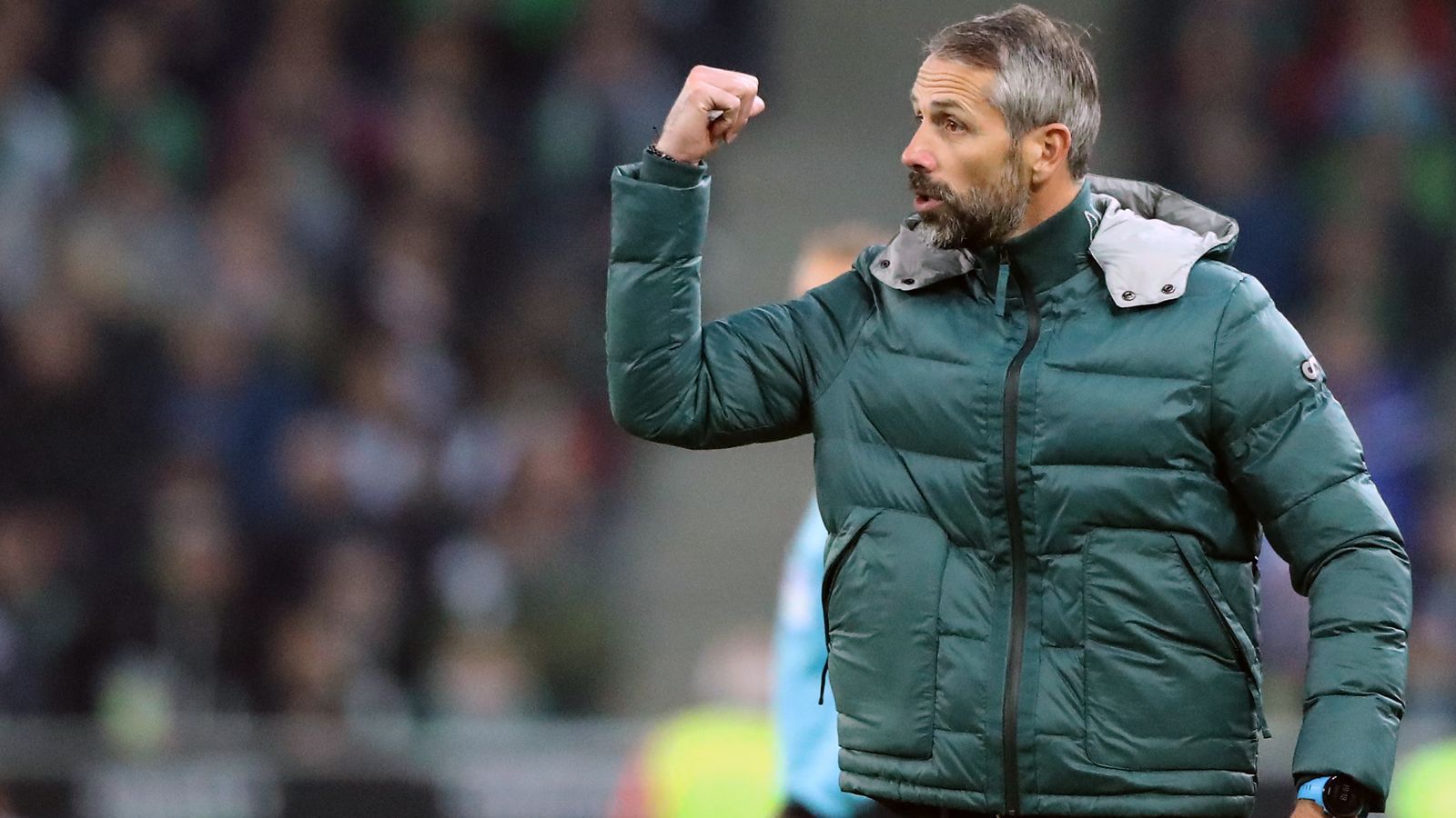 
                <strong>Gewinner: Marco Rose</strong><br>
                Wo Eintracht Frankfurt ist, ist Spektakel, wo Marco Rose ist, ist Erfolg. Das beweist der aktuelle Gladbach-Trainer mit dem überraschenden Bundesliga-Tabellenführer fast Woche für Woche und setzt damit seinen persönlichen Aufstieg fort. Begonnen hat für den gebürtigen Leipziger der Trainer-Werdegang bei Red Bull Salzburg, wo er zunächst mit der U19 die UEFA Youth League gewann und dann zum Coach der ersten Mannschaft befördert wurde. Nach zwei Spielzeiten verabschiedete sich Rose mit dem nationalen Double aus der Mozartstadt und knüpfte erfolgsmäßíg in Gladbach sofort an seine vorherige Station an.
              