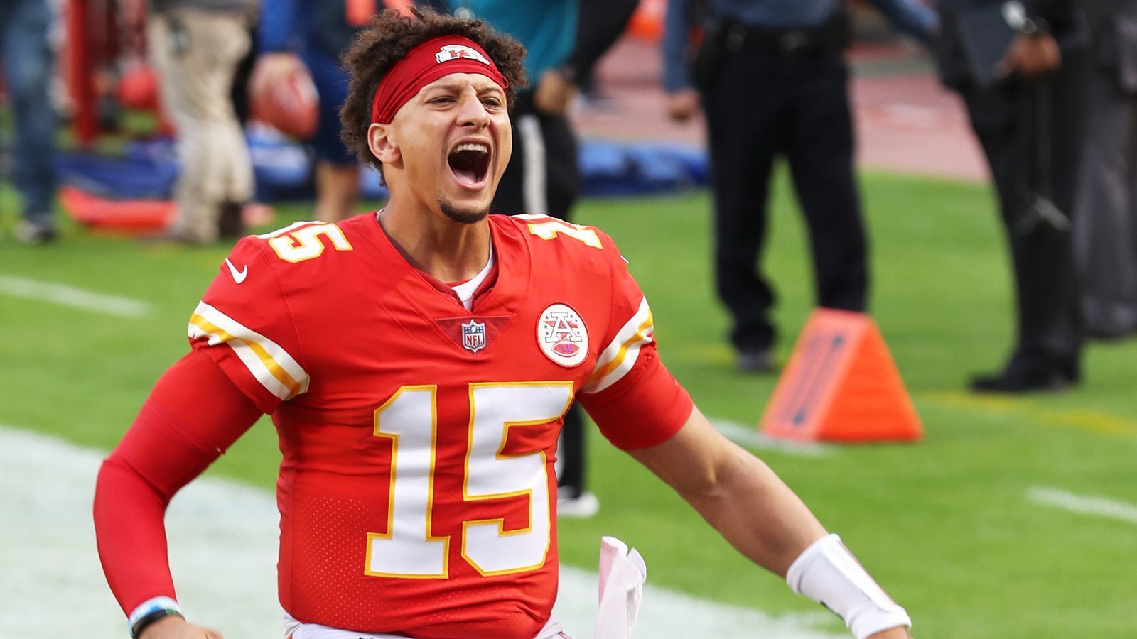 
                <strong>Platz 11: Patrick Mahomes (Kansas City Chiefs)</strong><br>
                Position: Quarterback -Gehalt neue Saison: 22.806.905 Dollar -Vertragsjahr: 2 von 12
              