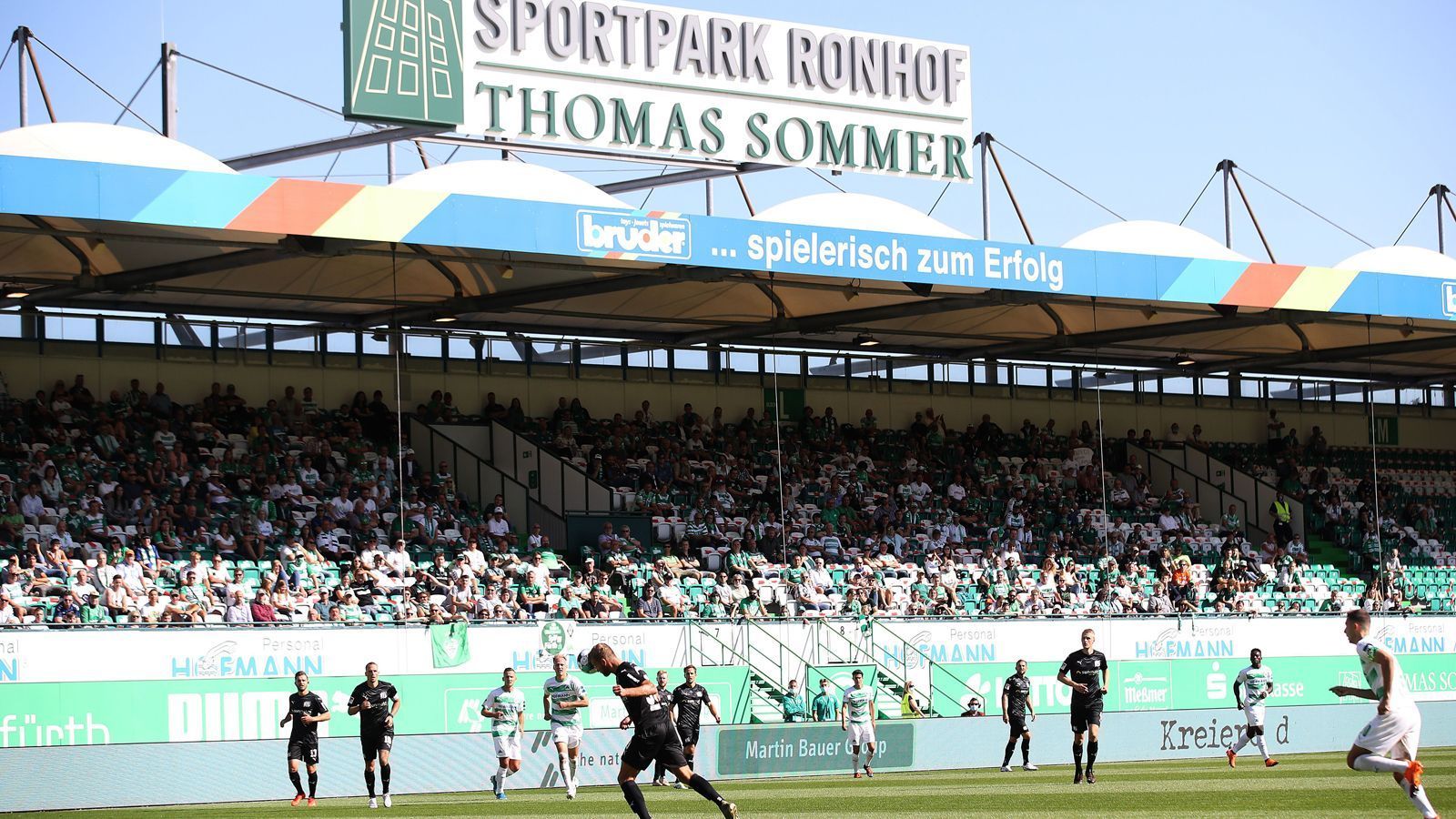 
                <strong>Platz 7 (geteilt): SpVgg Greuther Fürth</strong><br>
                Stehplatz: 190 Euro Teuerste Sitzplatzkategorie: 560 Euro (ligaweit Platz 13)
              