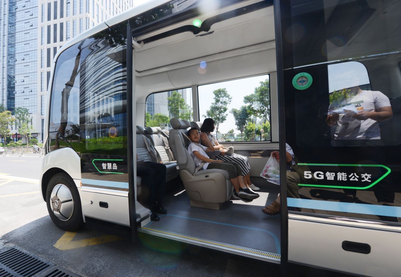 China: Hier gibt es autonome Busse - also ohne Fahrer - die mit dem Ampelnetz verbunden sind.