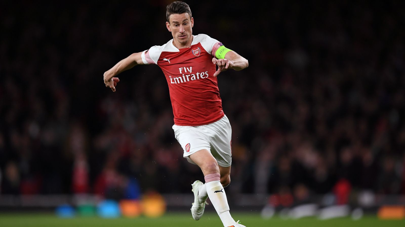 
                <strong>FC Arsenal (Premier League/England)</strong><br>
                Ältester Spieler im Kader: Laurent Koscielny (33 Jahre)Position: Innenverteidiger 
              