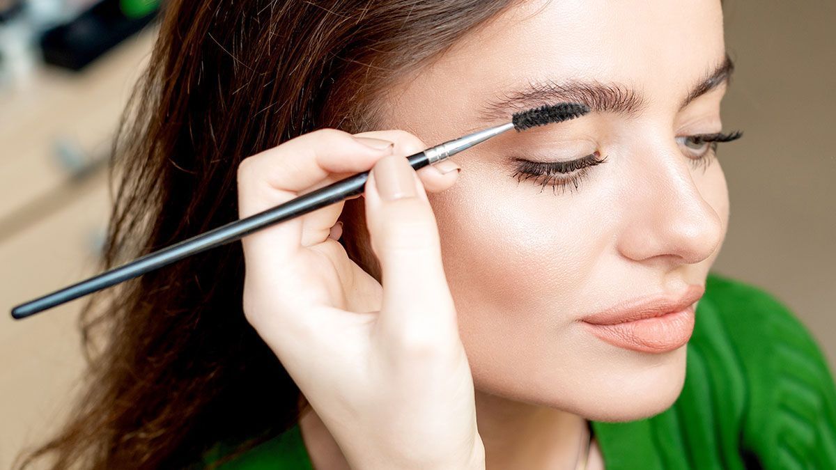 Soap Brows – was macht den Augenbrauen Look so besonders? Worauf kommt es an? Wir haben die besten Tipps zum einfachen Nachmachen des Make-up Trends. 