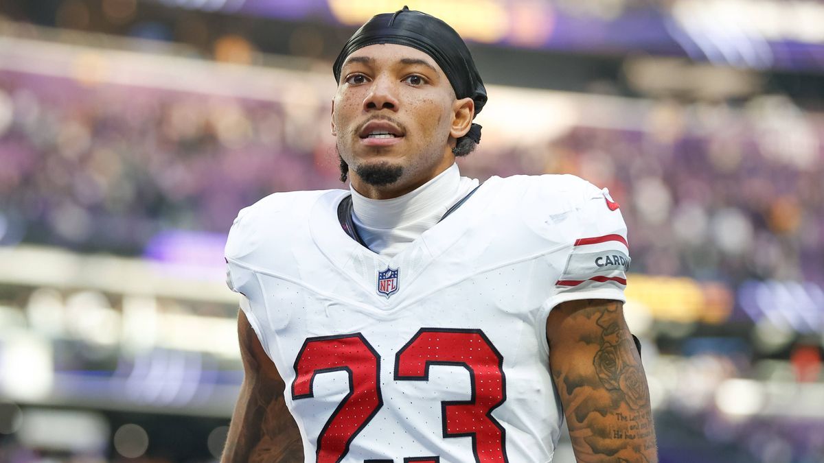 MINNEAPOLIS, MN - DECEMBER 01: Arizona Cardinals cornerback Sean Murphy-Bunting (23) looks on after the NFL, American Football Herren, USA game between the Arizona Cardinals and the Minnesota Vikin...