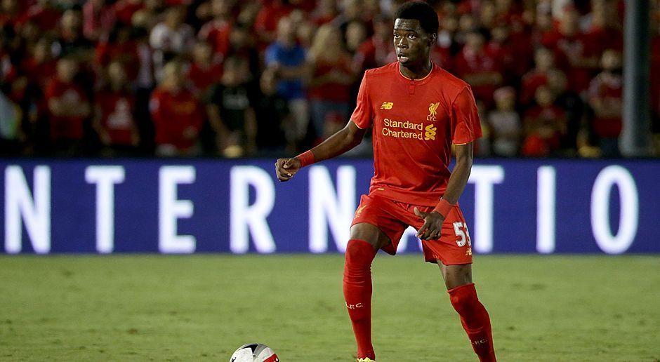 
                <strong>Ovie Ejaria</strong><br>
                Der nigerianische und der englische Verband buhlen um die Dienste von Ovie Ejaria. Zumindest fürs Erste hat sich der 19 Jahre alte offensive Mittelfeldmann für die englischen Junioren entschieden. Ejaria überzeugte Klopp in der Saisonvorbereitung in mehreren Testspielen und ergatterte Mitte September einen Kaderplatz im Premier-League-Spiel gegen Chelsea. Gegen Watford durfte er dann für drei Minuten sein Profi-Debüt geben und stand gegen Sunderland erneut im Kader. Im FA Cup gegen Viertliga-Klub Plymouth durfte er 75 Minuten lang spielen.
              