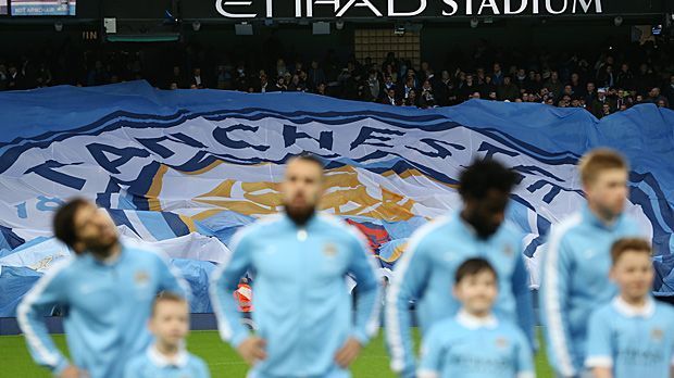 
                <strong>Platz 9: Manchester City (Premier League)</strong><br>
                Platz 9: Manchester City (Premier League) mit 57 Millionen Euro bei einem Zuschauerschnitt von 45.345 Fans. Im Etihad Stadium ließ sich der Supporter seinen Platz also etwa 66,16 Euro kosten.
              