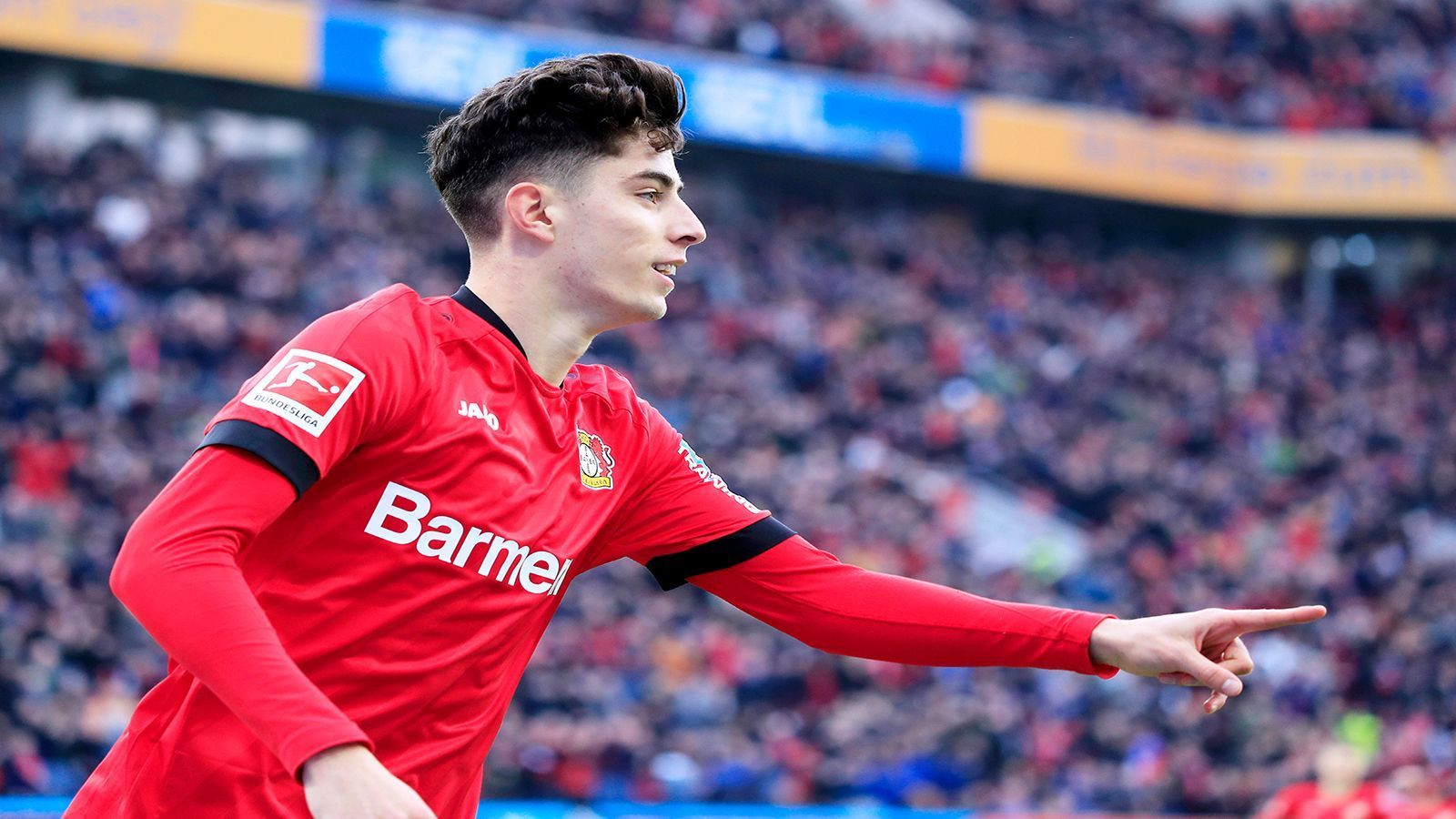 
                <strong>Transferstrategie des FC Bayern: Kai Havertz</strong><br>
                Nicht erst seit gestern ist Kai Havertz vermutlich das deutsche Juwel der Bundesliga. Logischerweise beschäftigt sich auch der Rekordmeister mit dem Leverkusener. Doch auch Havertz würde wohl fast eine dreistellige Millionensumme kosten. Zudem würde aufgrund der Position wieder ein Konkurrenzkampf mit Thomas Müller entstehen. Ob das so gut ist?
              