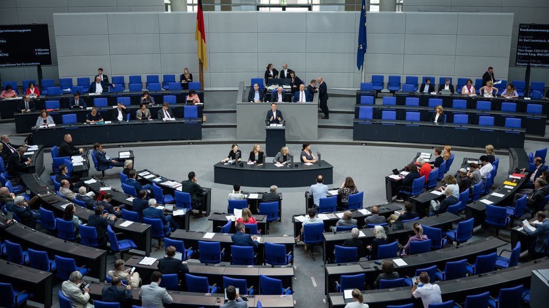 Wer im Bundestag stört und beleidigt, soll künftig härter bestraft werden.