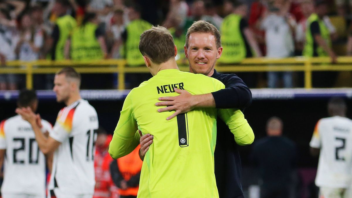BAU 29.06.2024 Dortmund Fußball EM 2024 Achtelfinale Deutschland vs. Dänemark, Trainer Julian Nagelsmann (GER, rechts) umarmt Manuel Neuer (GER) *** BAU 29 06 2024 Dortmund European Football Champi...