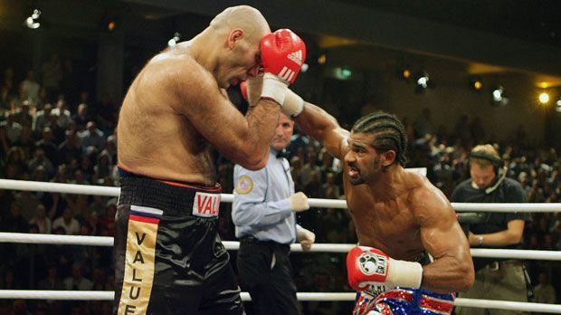 
                <strong>Nikolai Valuev vs. David Haye</strong><br>
                Größter Weltmeister aller Zeiten: Nikolai Valuev misst 2,13 Meter. Dagegen sah im WM-Kampf 2009 selbst der 1,91 Meter große David Haye wie ein Zwerg aus.
              