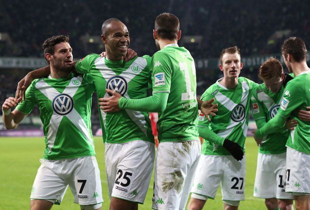 
                <strong>Platz 5: VFL Wolfsburg - 25,38 Jahre</strong><br>
                In Wolfsburg blickt man auf eine lange Autohersteller-Erfahrung zurück. Auch das Team des VfL ist mit durchschnittlich 25,38 Jahren nicht unerfahren.
              