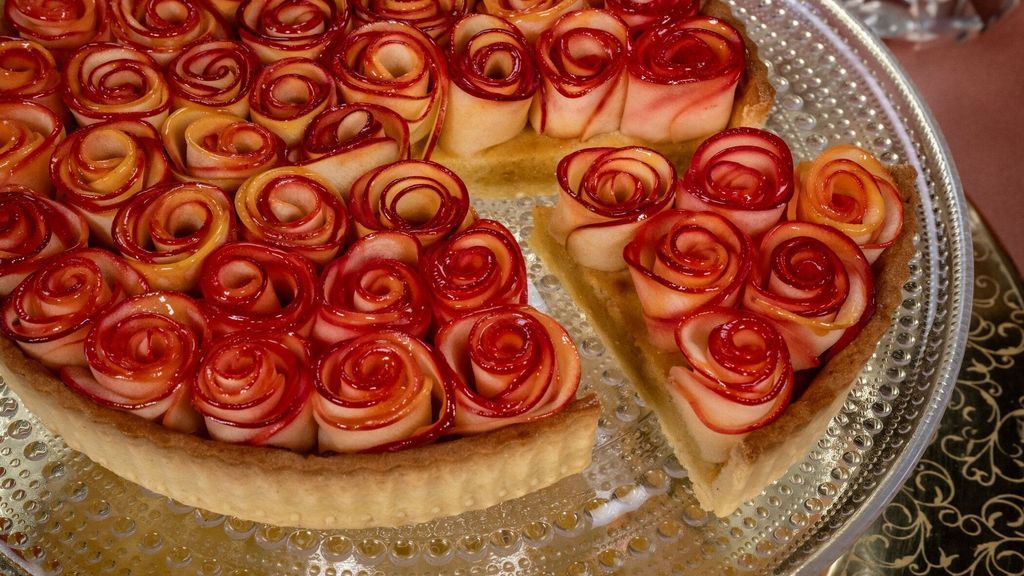 Apfelrosen-Tarte süß-sauer von Jurorin Bettina Schliephake-Burchardt