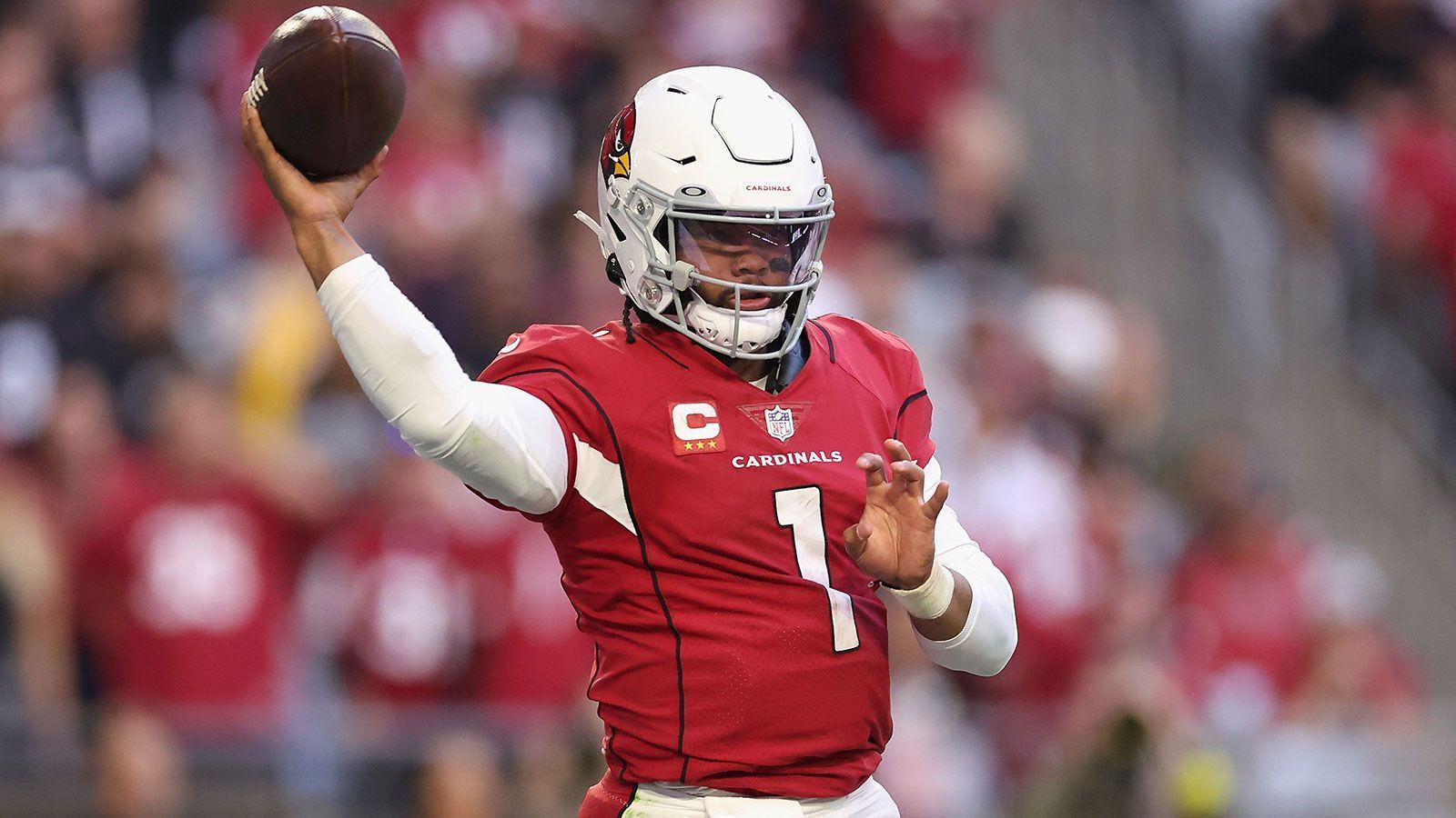 
                <strong>Platz 4: Kyler Murray (Arizona Cardinals)</strong><br>
                &#x2022; Vertrag bis: 2028<br>&#x2022; Gesamtgehalt: 230.500.000 US-Dollar<br>&#x2022; Garantiesumme des Vertrages: 189.500.000 US-Dollar<br>&#x2022; Durchschnittsgehalt: 46.100.000 US-Dollar<br>
              