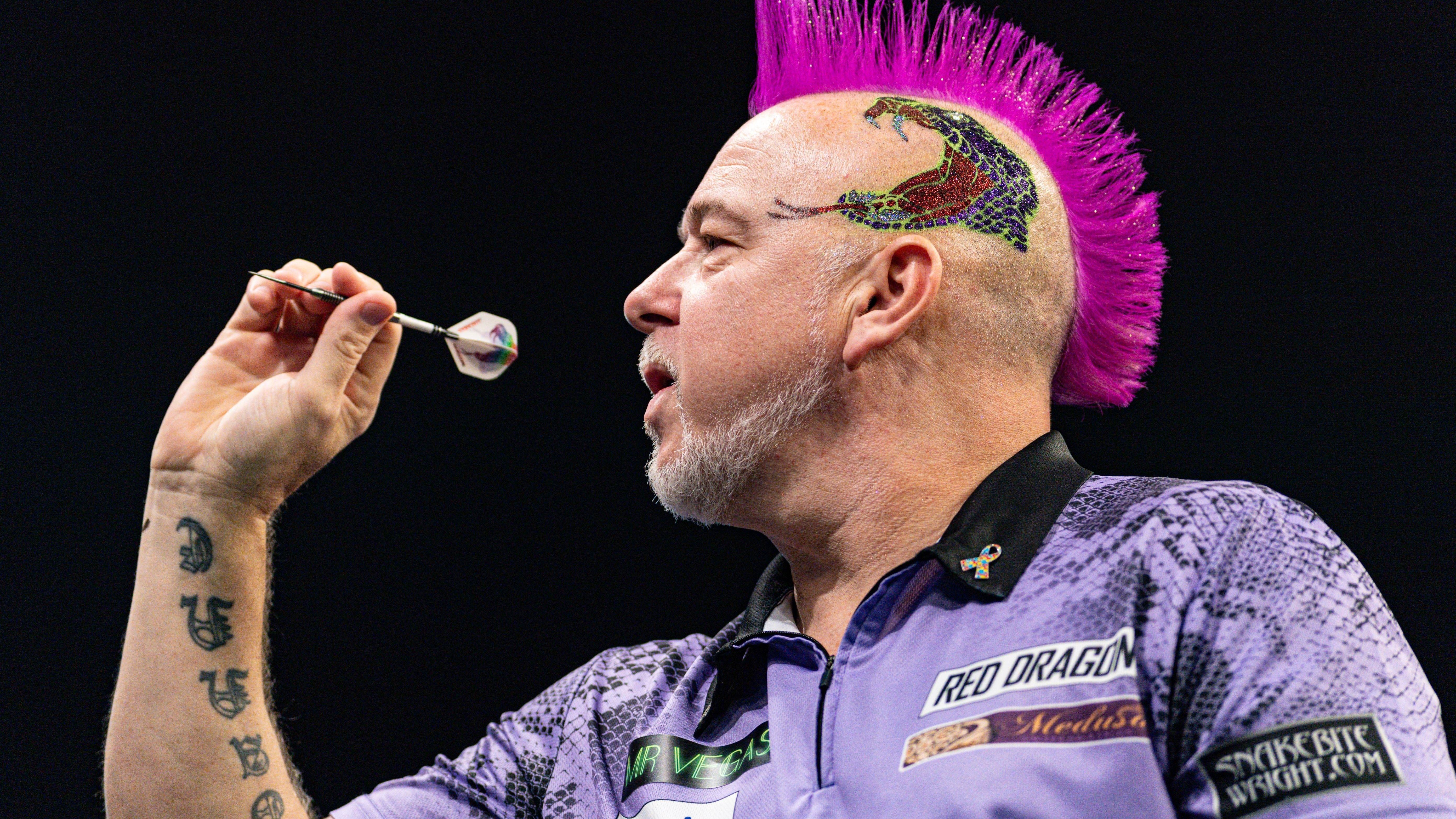 <strong>Peter Wright </strong><br>Zwar holte er mit den European Championship einen Major, schied beim Grand Slam aber nach einer enttäuschenden Vorrunde aus und war für die Players Championship Finals nicht mal qualifiziert. Der Trend zeigte im Spätsommer und Herbst leicht nach oben, allerdings wäre ein WM-Sieg sehr überraschend.