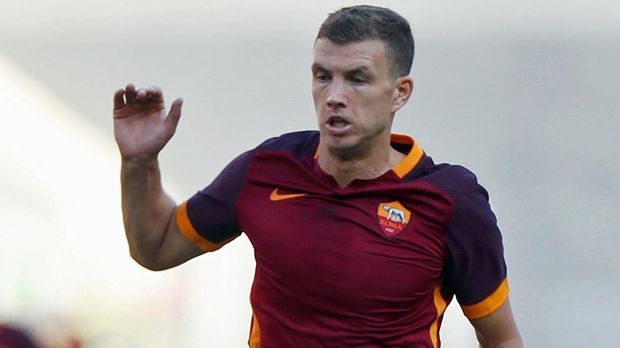 
                <strong>Edin Dzeko (AS Rom)</strong><br>
                Edin Dzeko: Neben Salah spielt auch der frühere Bundesliga-Stürmer Dzeko beim AS Rom, gehört aber noch seinem Stammklub Manchester City. Dies ändert sich im Sommer 2016. Dann werden die Römer die Kaufoption ziehen und angeblich elf Millionen Euro Ablöse auf die Insel überweisen. Der Bosnier hat in zehn Serie-A-Spielen zwei Treffer erzielt.
              