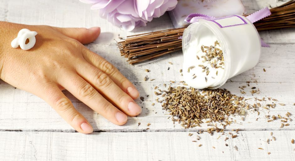 Handcreme selber machen mit Bienenwachs & Co.