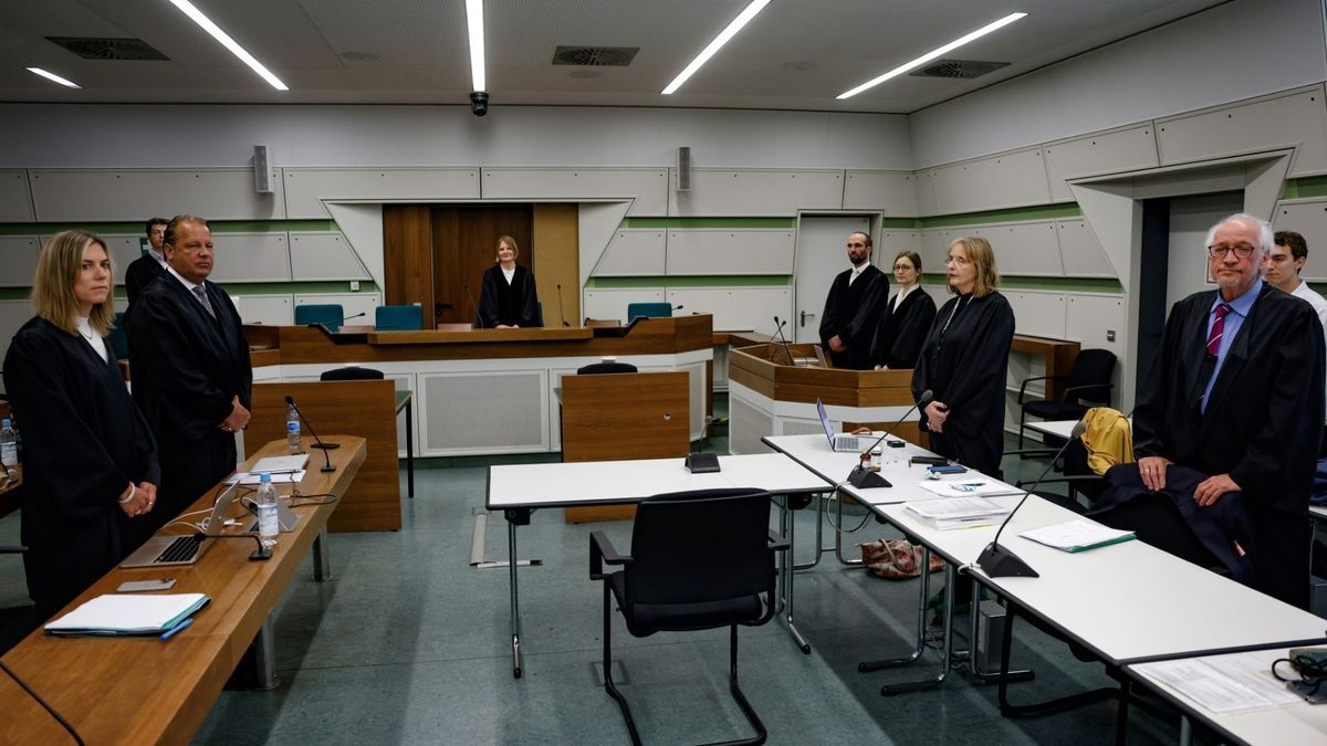 Der Gerichtssaal beim Prozessbeginn am Freitag