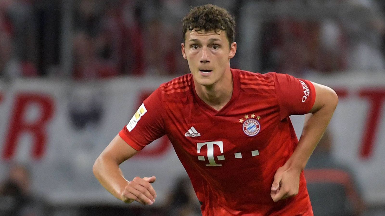 
                <strong>Benjamin Pavard</strong><br>
                Erhält den Vorzug vor Jerome Boateng und darf neben Süle in der Innenverteidigung beginnen. Kann seinen Startelfeinsatz aber nicht rechtfertigen. Der Franzose steht sinnbildlich für die Münchner Tiefschlafphase ab der 30. Minute, die die Hertha in die Partie zurückbringt. Lässt Grujic vor dem 1:2 nach Zusammenprall im Kopfballduell passieren (39.). Sieht nach schwacher Ballannahme und Foul an Leckie die gelbe Karte (76.). Seinen langen Bällen fehlt es häufig an Präzision. ran-Note: 5
              