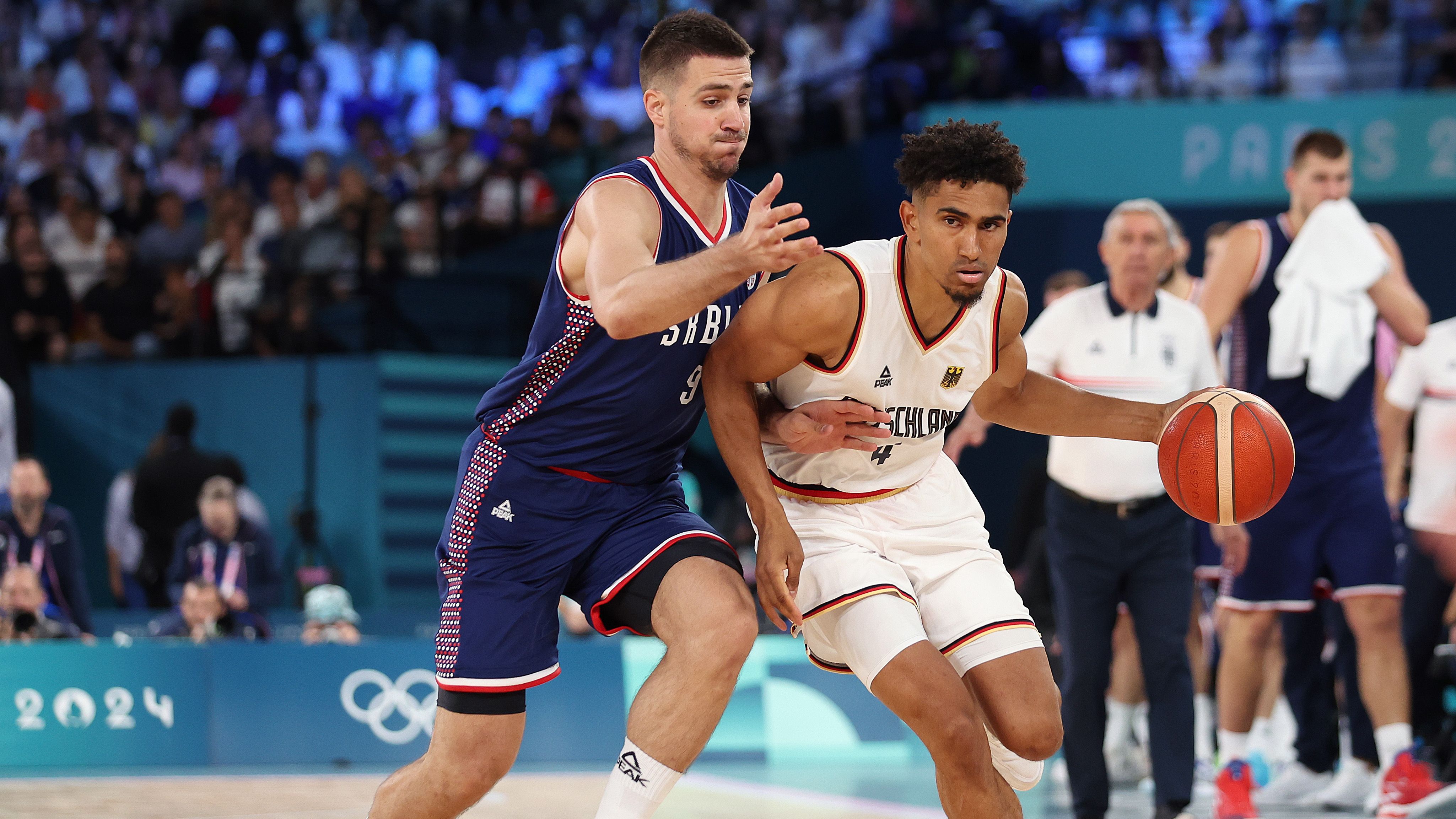 <strong>Maodo Lo (Zalgiris Kaunas/Litauen)</strong><br>Der Sohn eines Senegalesen ist nicht der einzige Prominente in seiner Familie. Auch seine Mutter, die Malerin Elvira Bach, ist bekannt – allerdings auf einem ganz anderen Gebiet. Sie stellte ihre Werke bereits auf renommierten Ausstellungen wie der Documenta in Kassel oder im Museum of Modern Art in New York aus. Bach widmet sich neben der Malerei auch der Gestaltung von Bronzeskulpturen, Keramiken und Plastiken aus Muranoglas.