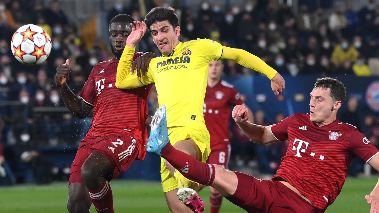 
                <strong>Die Spieler des FC Bayern in der Einzelkritik</strong><br>
                Das war nichts. Der FC Bayern verliert das Hinspiel des Viertelfinales der Champions League in Villarreal nach schwacher Leistung mit 0:1 und ist damit noch gut bedient, da die Spanier eine Reihe guter Chancen auslassen. Die Bayern-Offensive um Robert Lewandowski und Thomas Müller kommt nie in Schwung, auch Manuel Neuer zeigt ungewohnte Schwächen. Wir haben die Bayern-Spieler in einer Einzelkritik bewertet.
              