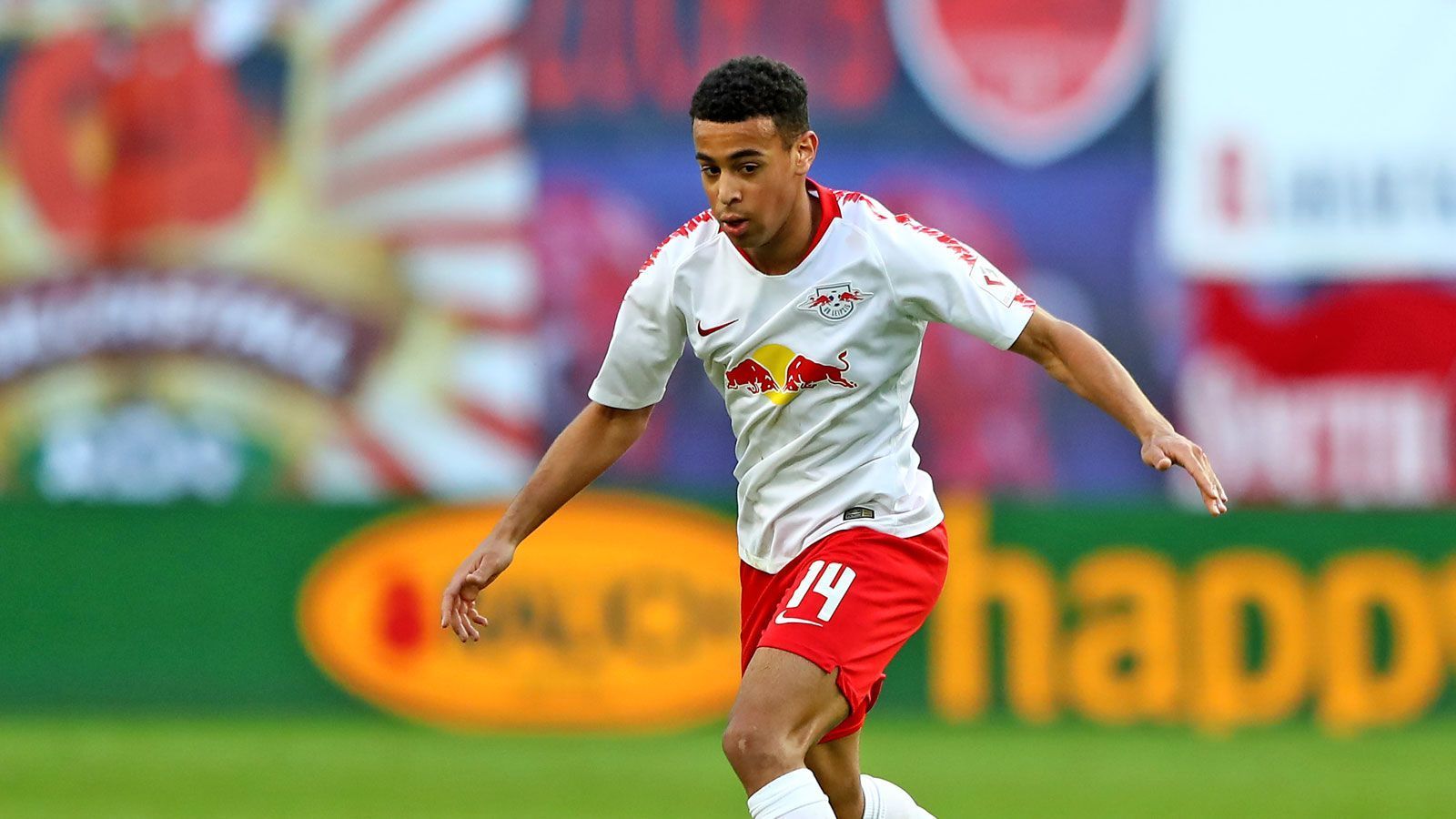 <strong>New York Red Bulls</strong><br>
                Für den Verein aus&nbsp;Harrison (New Jersey) spielten bereits einige Fußball-Größen wie Thierry Henry (2010-2014),&nbsp;Youri Djorkaeff (2005-2006) oder aktuell der ehemalige RB Leipzig-Profi Emil Forsberg.<br>Umgekehrt wechselte bislang allerdings nur ein wirklich großer Name von der MLS nach Europa. Tyler Adams schloss sich 2019 für knapp 2,6 Millionen RB Leipzig an. 2022 kassierten diese dann knapp 17 Millionen Euro von Leeds United für Adams. 2023 ging er für etwa 27 Millionen Euro zum AFC Bournemouth.