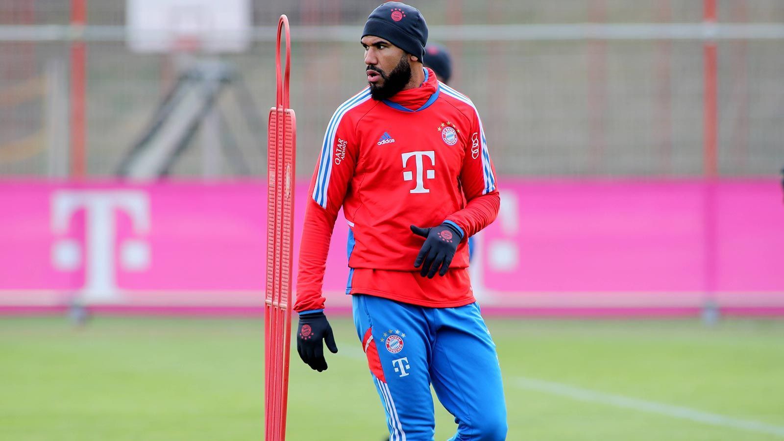 
                <strong>Eric-Maxim Choupo-Moting (FC Bayern München)</strong><br>
                Wie die "Bild" berichtet, können die Bayern auf Eric-Maxim Choupo-Moting zählen. Nach anhaltenden Rückenproblemen konnte er am Mittwoch wieder trainieren. Der Stürmer fehlt dem FCB seit Rückspiel im Champions League Achtelfinale gegen Paris Saint-Germain.
              