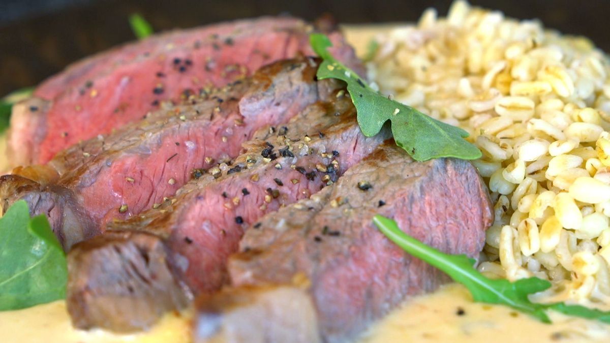 Entrecôte mit Gorgonzolasauce und Zartweizen