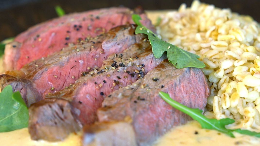 Entrecôte mit Gorgonzolasauce und Zartweizen