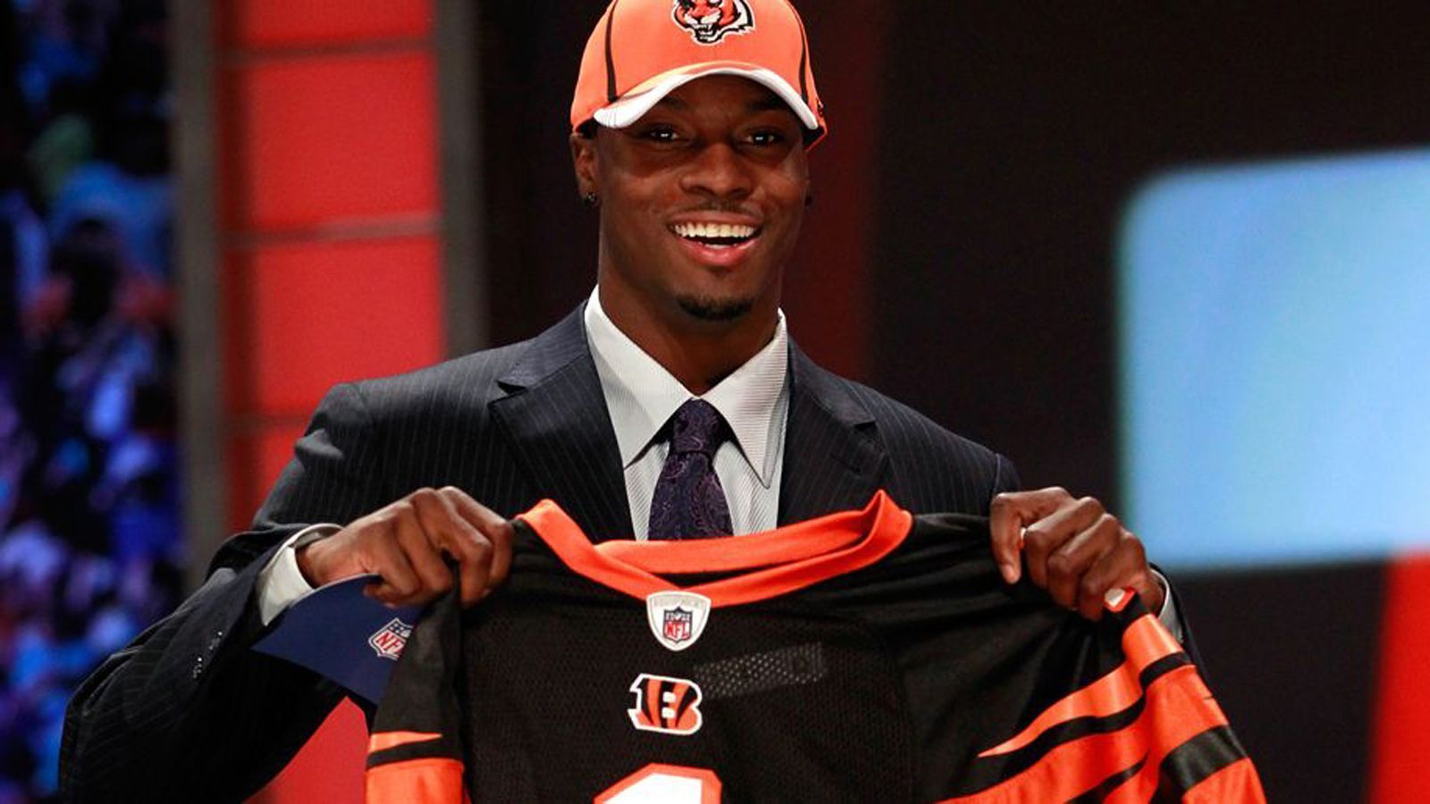 
                <strong>A.J. Green (10 Punkte)</strong><br>
                Wide Receiver A.J. Green hatte offenbar keinen guten Tag, als er sich an die Aufgaben machte. Trotz der mickrigen 10 Punkte wurde er im Draft 2011 an Position 4 ausgewählt.
              