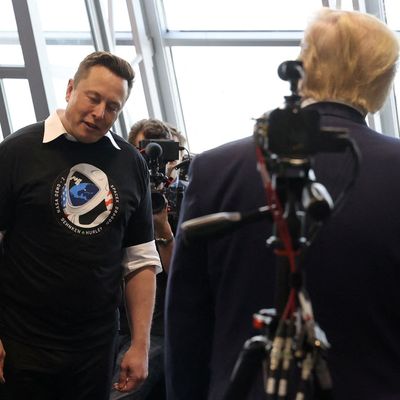 Elon Musk will Donald Trump bei dessen Rückkehr an den Attentatsort Butler in Pennsylvania begleiten. 