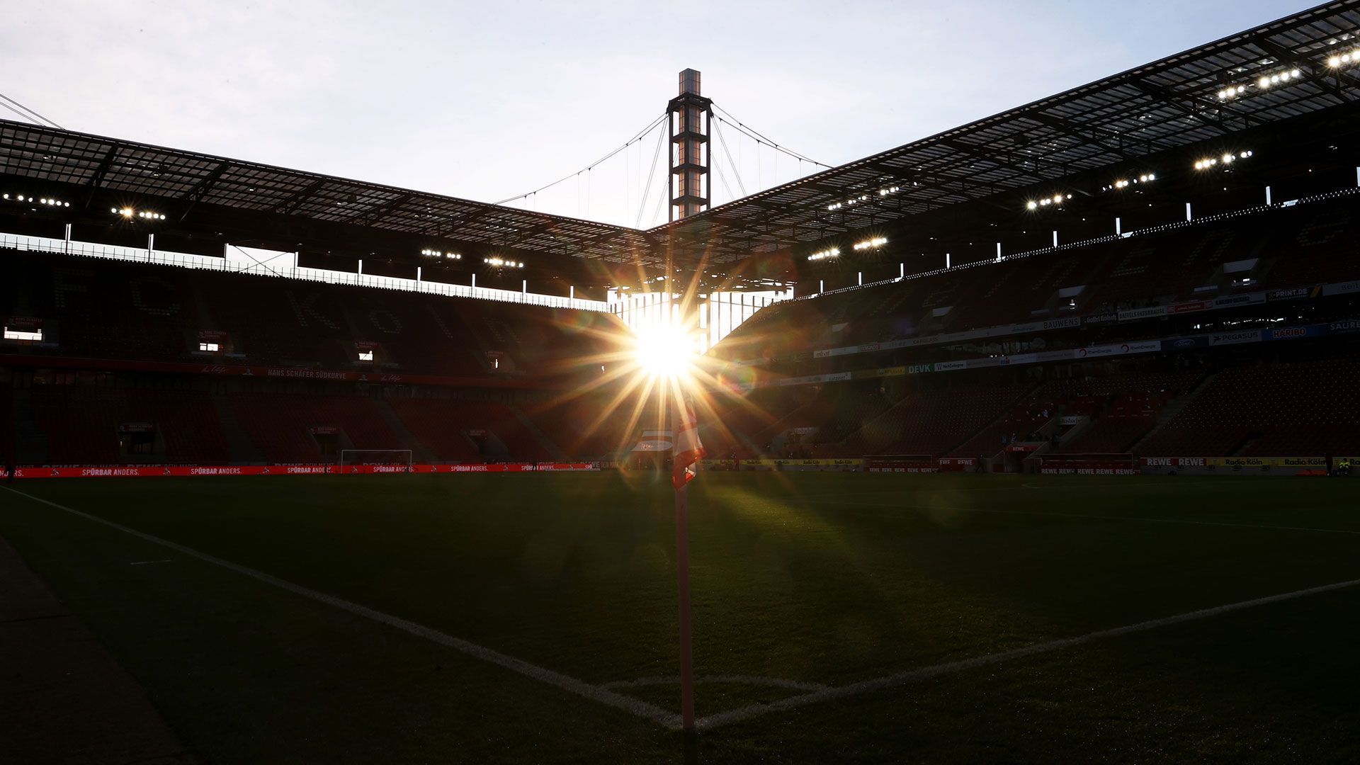 
                <strong>Platz 5 (geteilt): Rhein Energie Stadion</strong><br>
                Gesamtbewertung: 4,30 - Stadt: Köln - Verein: 1. FC Köln
              