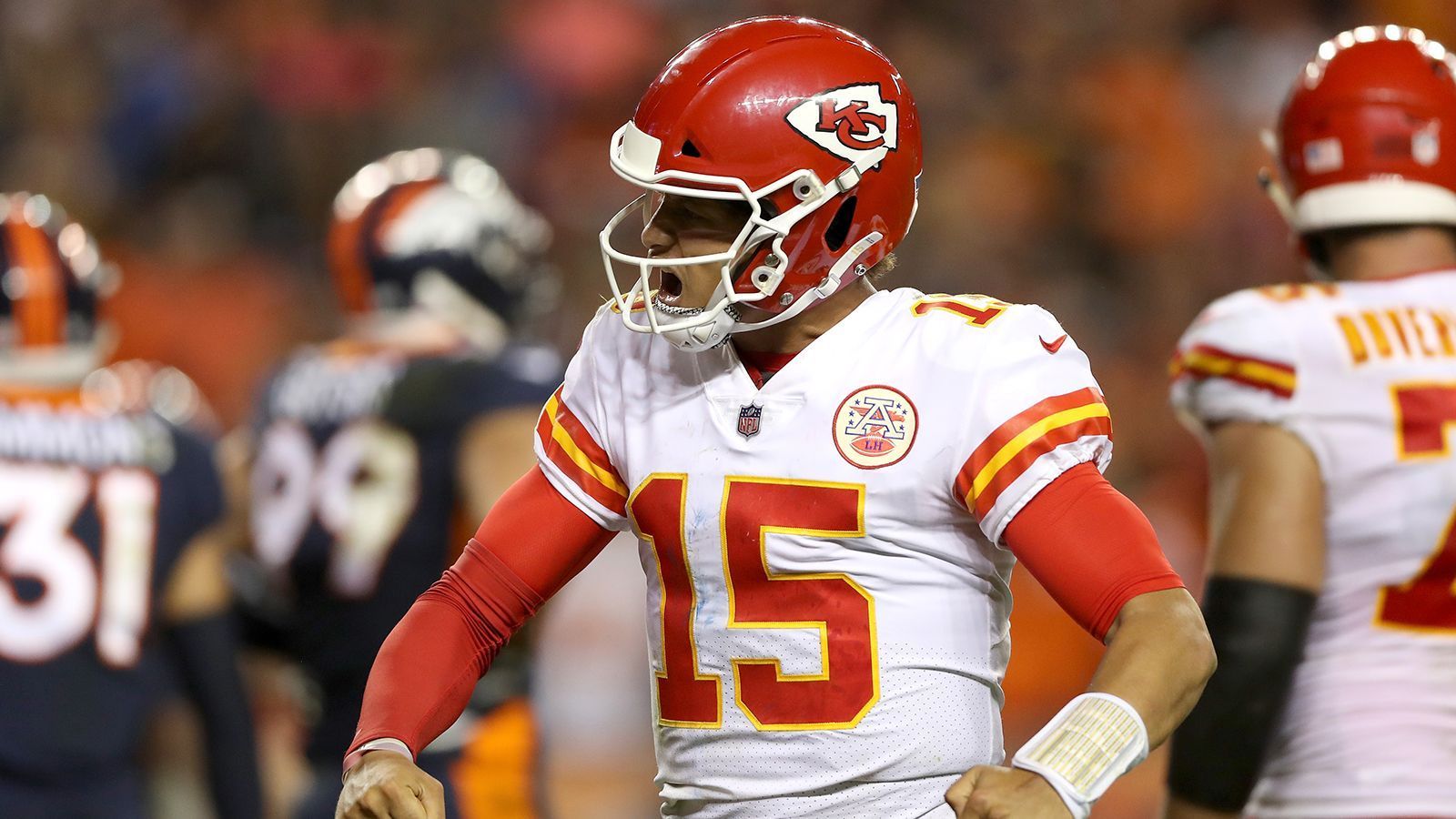 
                <strong>AFC Divisional Round: #1 Kansas City Chiefs (12-4)</strong><br>
                Zum Abschluss feierten die Chiefs gegen die Raiders einen deutlichen 35:3-Erfolg. Die Chiefs beenden die Regular Season auf Platz eins der AFC und gönnen sich somit eine Pause in der ersten Playoff-Runde. Dank ihrer zwölf Siege bei vier Niederlagen kam keiner an der Truppe aus Missouri vorbei.
              