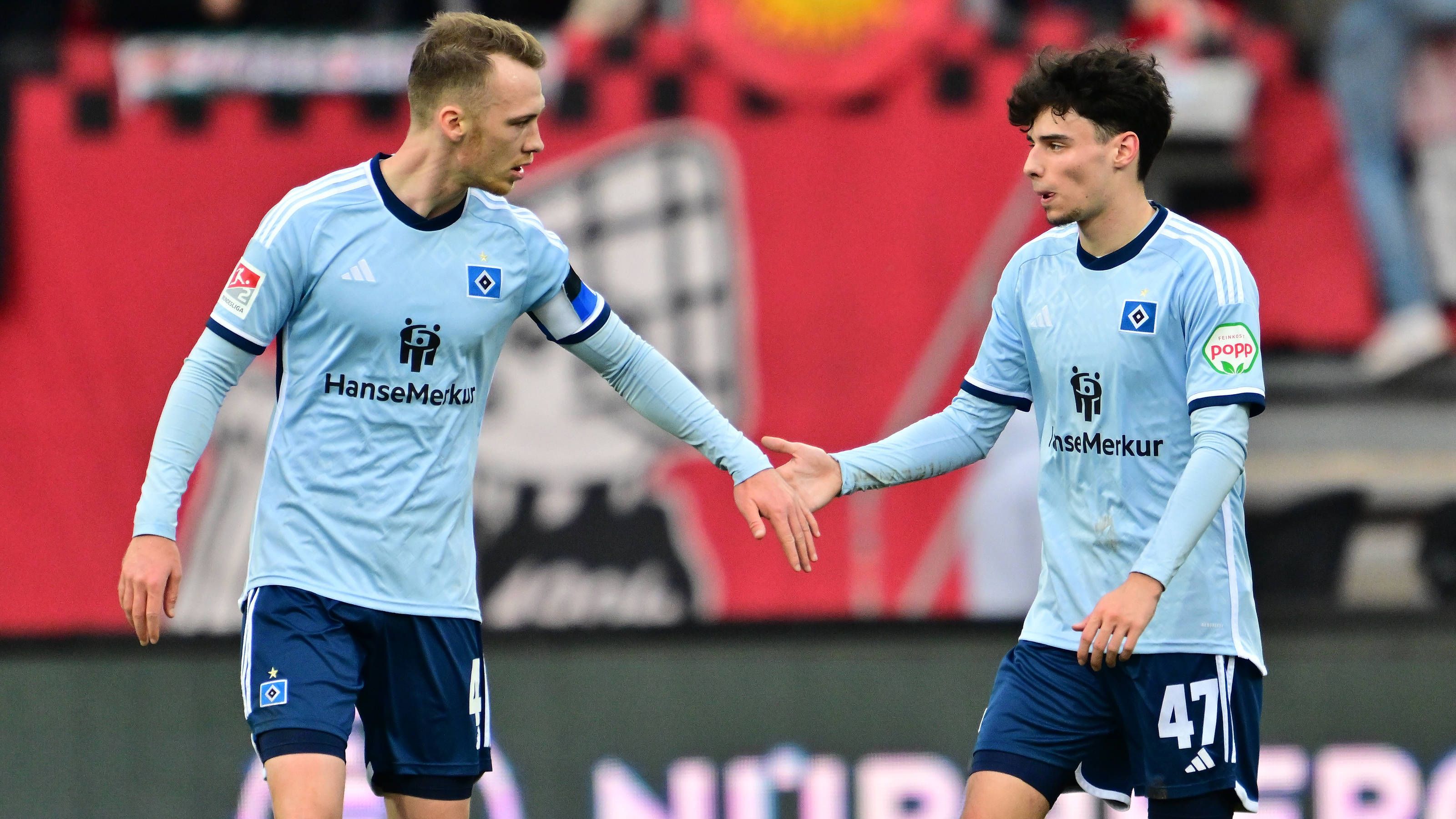 <strong>Hamburger SV</strong><br>Baumgart selbst hat offenbar bereits einen Klub im Blick. Denn laut "Sport Bild" wäre Baumgart offen für ein Engagement beim HSV, sollte Tim Walter dort erneut am Aufstieg scheitern oder sogar schon früher in der Rückrunde entlassen werden. Aktuell sind die Hamburger Tabellendritter in Liga zwei ...