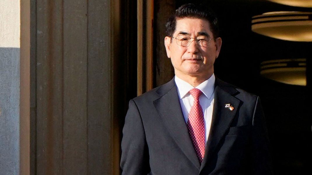 Der Zustand des ehemaligen südkoreanischen Verteidigungsministers Kim Yong Hyun sei nach einem versuchten Suizidversuch zunächst stabil.