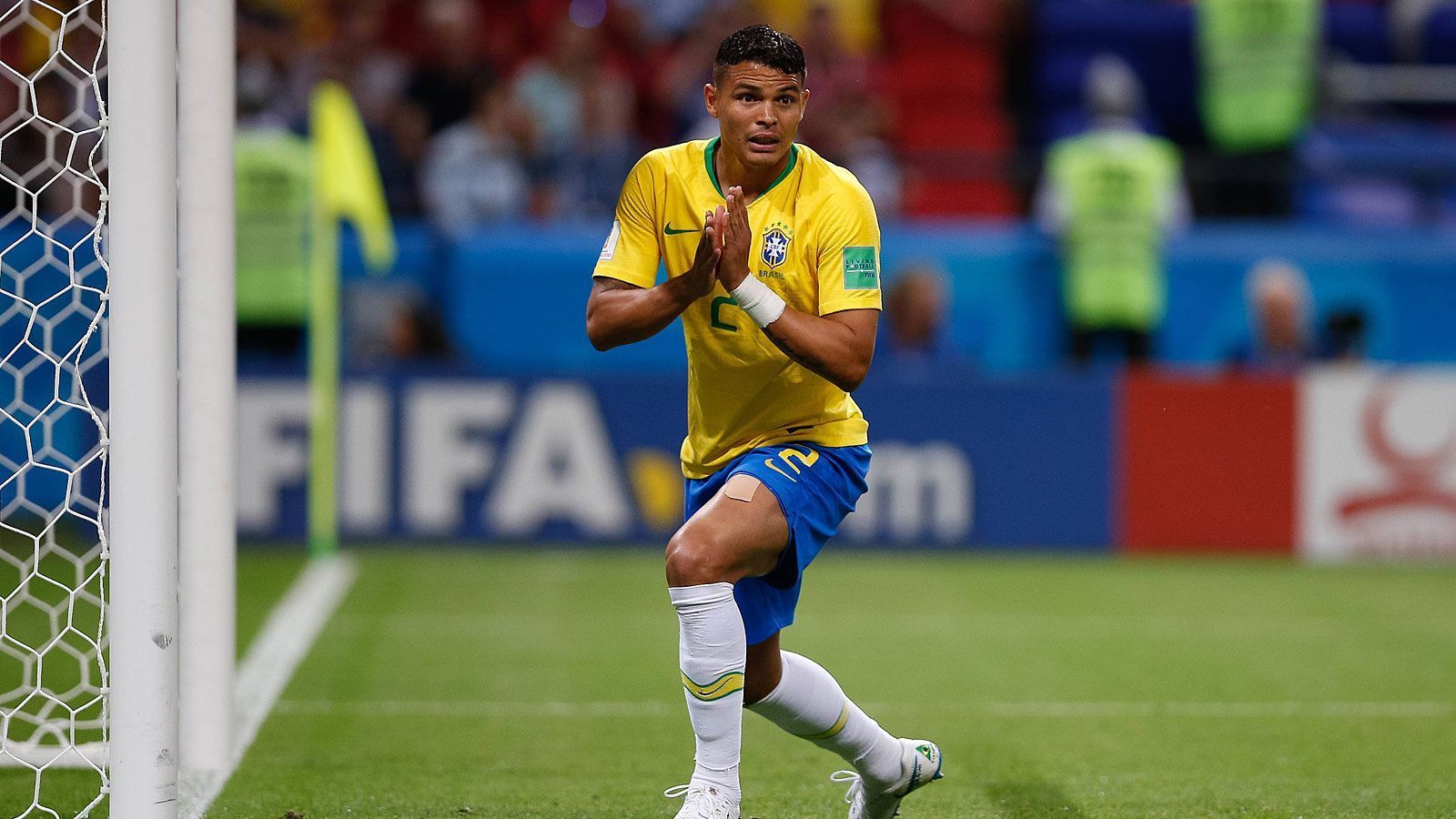 
                <strong>Thiago Silva (Brasilien)</strong><br>
                Hat in der Anfangsphase Pech mit einem Pfostentreffer. Danach bei den gefährlichen Angriffen der Belgier stets gefordert, aber auch oft auf der Höhe. ran-Note: 3
              