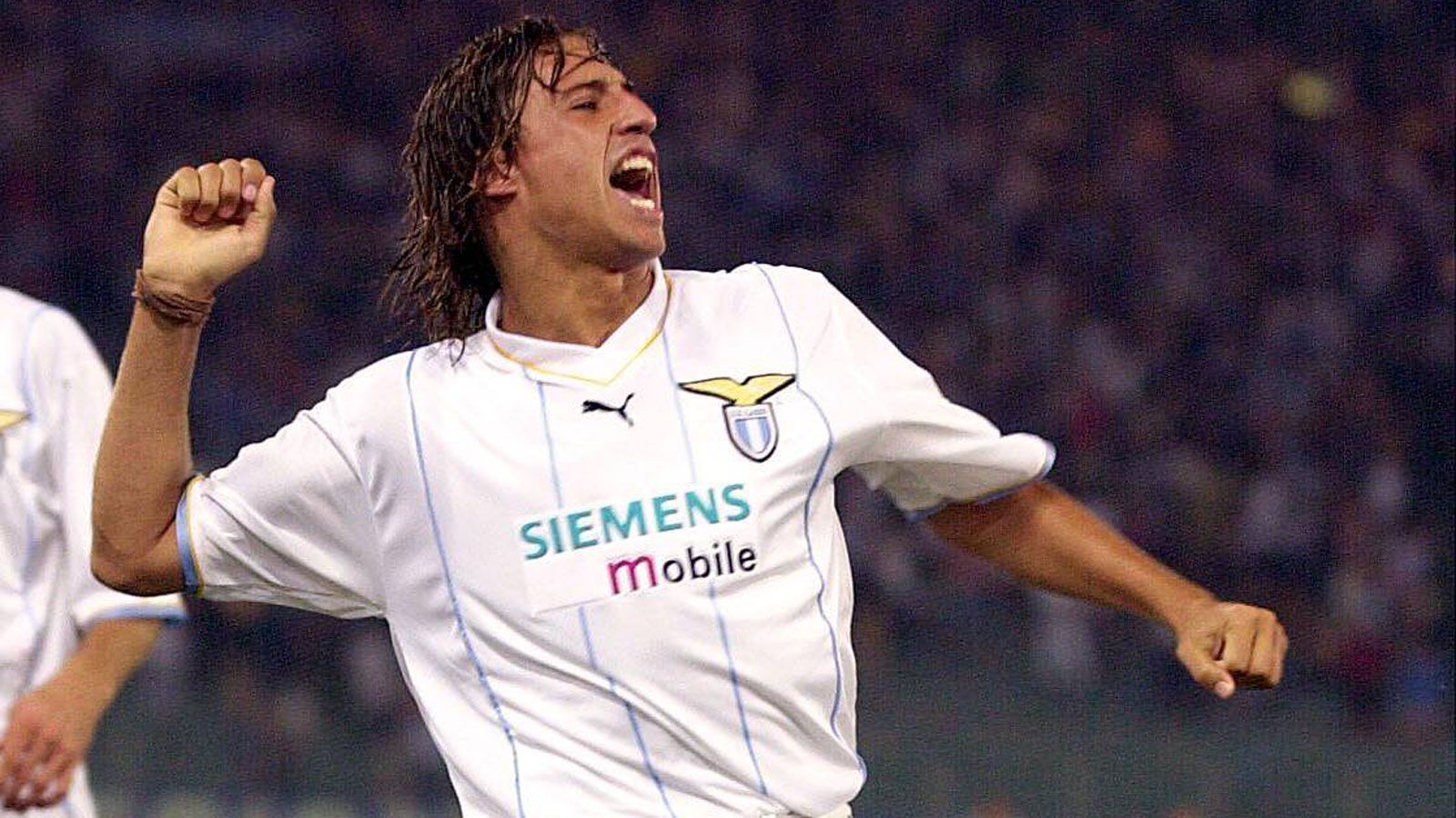 
                <strong>Hernan Crespo (Spieler)</strong><br>
                Anfang der 2000er Jahre schoss Hernan Crespo in Italien alles kurz und klein. 2002 wurde er Torschützenkönig der Serie A mit stolzen 26 Toren in 32 Spielen. Die Folge: Mit seinen Wechseln von Parma zu Lazio, von Lazio zu Inter und von Inter zu Chelsea spülte er über 100 Millionen Euro Ablöse in die Kassen der Klubs - damals noch eine unfassbare Summe. Der Argentinier wechselte später zu Inter zurück und holte drei Mal in Folge den Scudetto. 
              