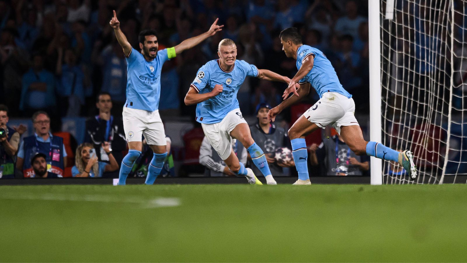 
                <strong>ran zeigt die Topelf der Champions-League-Saison </strong><br>
                Manchester City gewinnt 2023 im Finale gegen Inter Mailand zum ersten Mal die Champions League. Fünf Spieler von Trainer Pep Guardiola sind in unserer Topelf der Königsklasse vertreten. In das ran-Aufgebot schaffen es aber auch ein Deutscher, ein Madrilene und ein Bayern-Star.
              