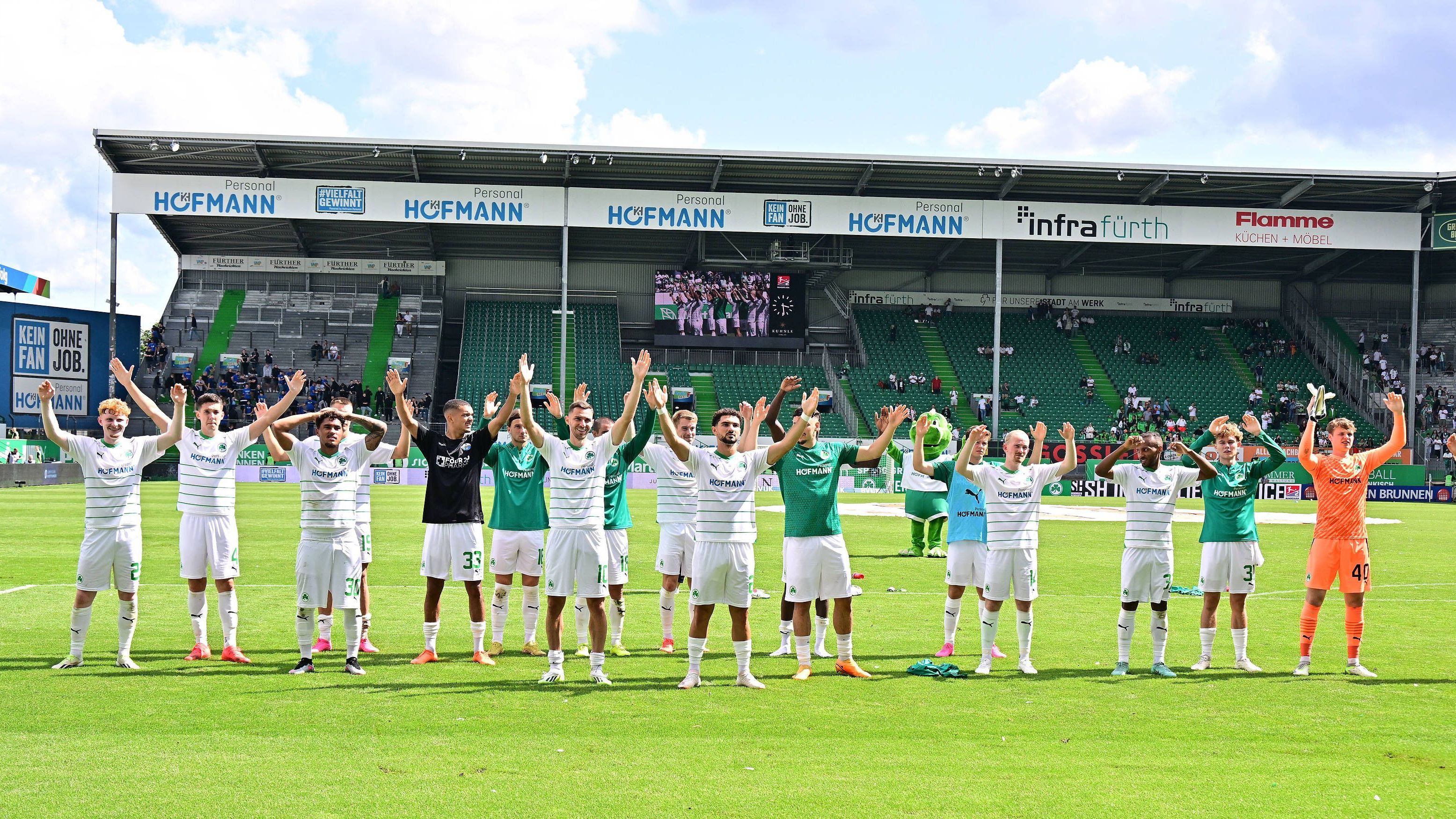 <strong>SpVgg Greuther Fürth - SC Paderborn</strong><br>10.547 - Sportpark Ronhof | Thomas Sommer (Fürth)