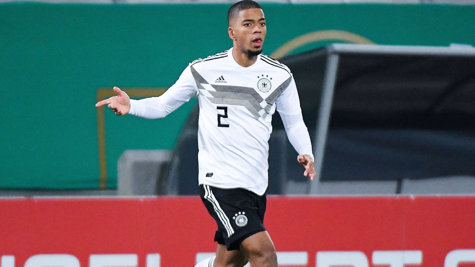 
                <strong>Benjamin Henrichs </strong><br>
                Position: AbwehrVerein: AS MonacoAlter: 22 JahreU21-Länderspiele: 11/0 Tore62 Bundesligaspiele, 14 Ligue 1-Spiele
              