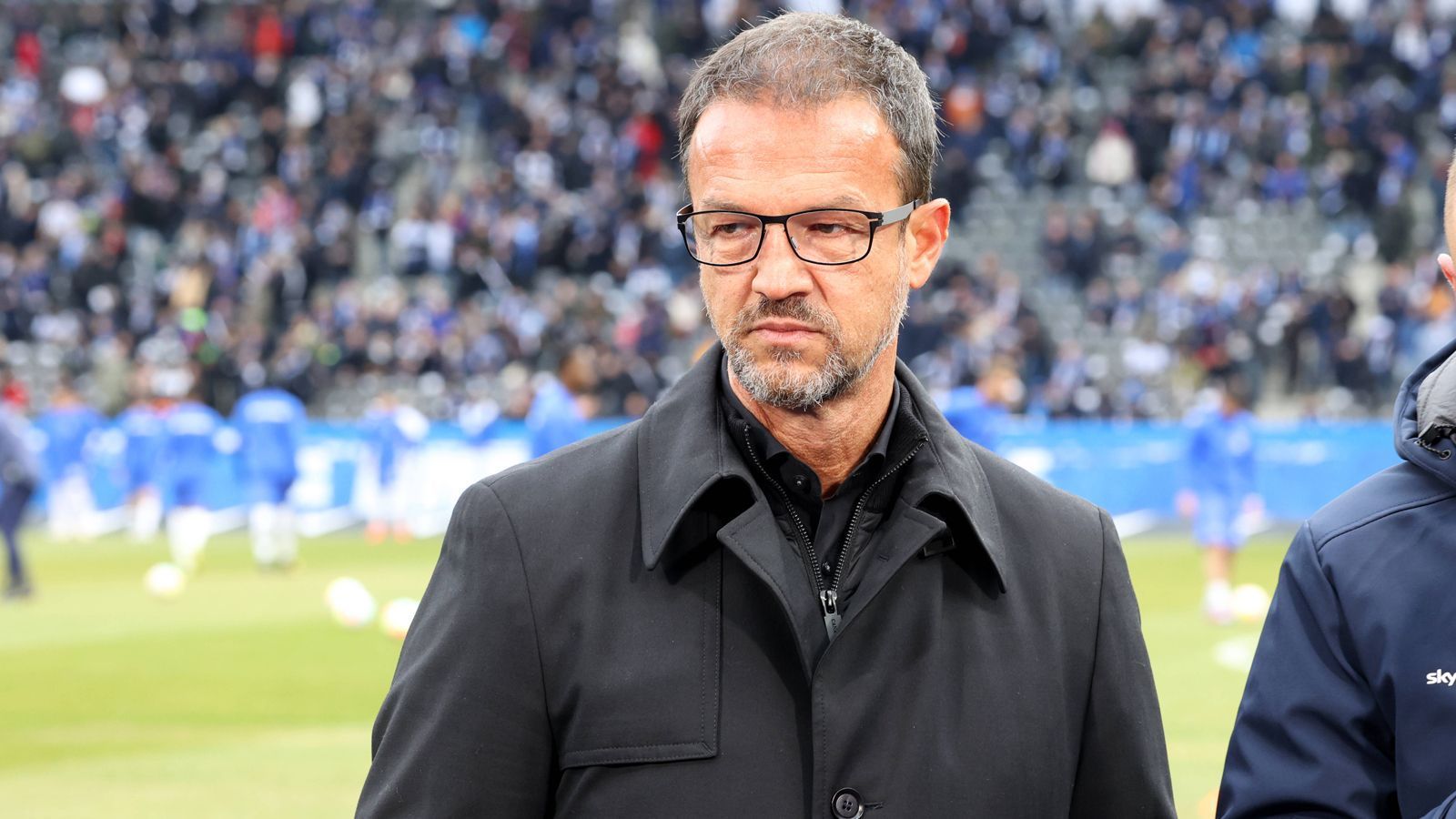 
                <strong>Fredi Bobic</strong><br>
                Ein Mann mit umfangreicher Erfahrung im Führen von schwierigen Klubs wäre Fredi Bobic, der zuletzt bei Hertha BSC unter Vertrag stand, davor aber auch schon die Geschicke von Eintracht Frankfurt und dem VfB Stuttgart leitete. Vor seinem Aus bei den Berlinern war der Ex-Nationalspieler zudem auch als möglicher neuer Sportdirektor beim DFB im Gespräch.
              