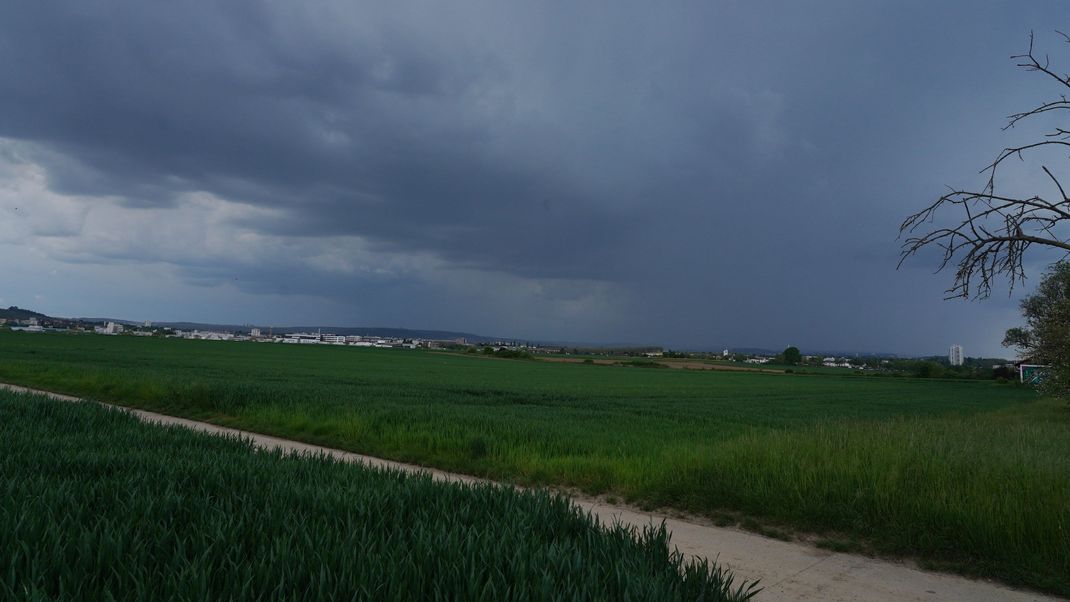 Zu unwetterartigen Regenfällen und Gewitter kam es am Sonntag (21. Mai) in Baden-Württemberg.