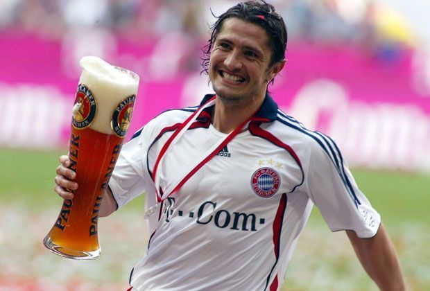 
                <strong>Bixente Lizarazu (FC Bayern)</strong><br>
                Der französische Linksverteidiger macht sich nach sieben Jahren beim FC Bayern 2004 auf den Weg nach Marseille und kommt nach einem halben Jahr zurück. Es lohnt sich: 2005 und 2006 wird er zum Karriereabschluss jeweils Deutscher Meister.
              